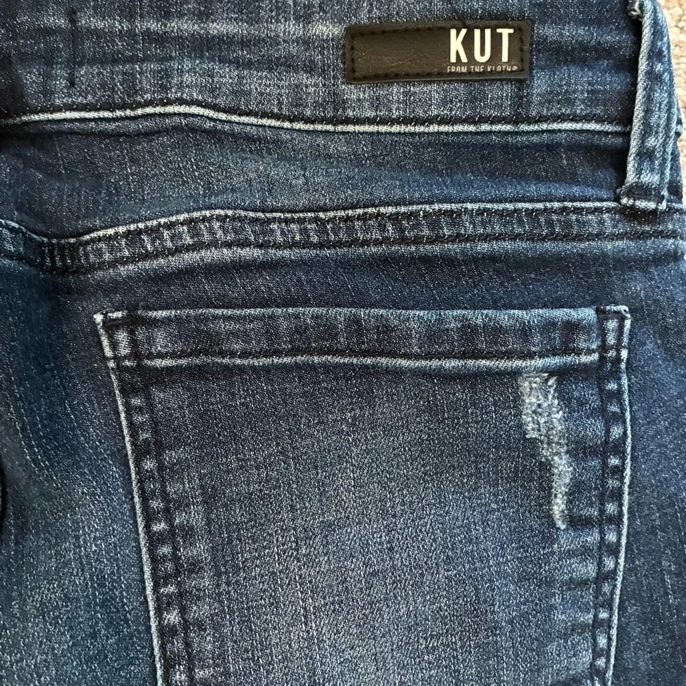 Kut from the Kloth Jeans Women’s 6 Blue Catherine Boyfriend Distressed LIKE NEW!
